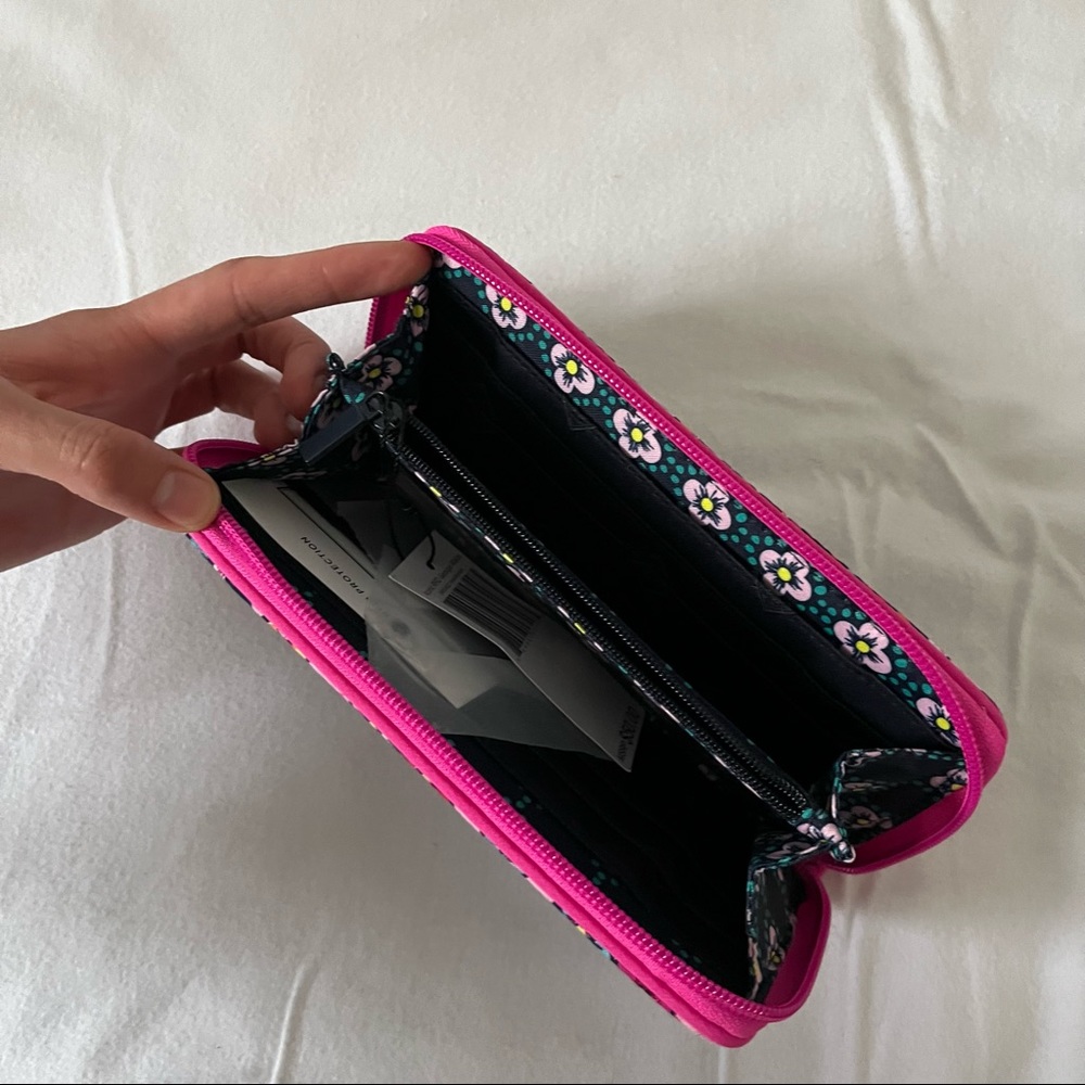 NWT Vera Bradley Pink Printed Large Wallet - Picture 4 of 4